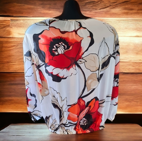 White House | Black Market Satiny Poppy  Blouse - Picture 5 of 10